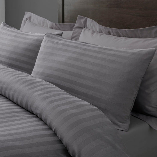 Striped Plain duvet cover set (طقم ملاحف)